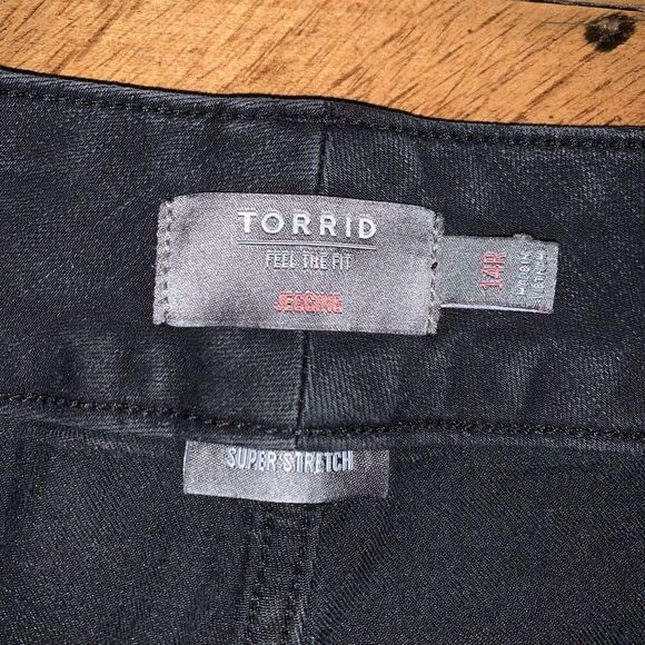 Torrid black triple button 14 cropped stretchy normcore jeggings - Picture 3 of 5